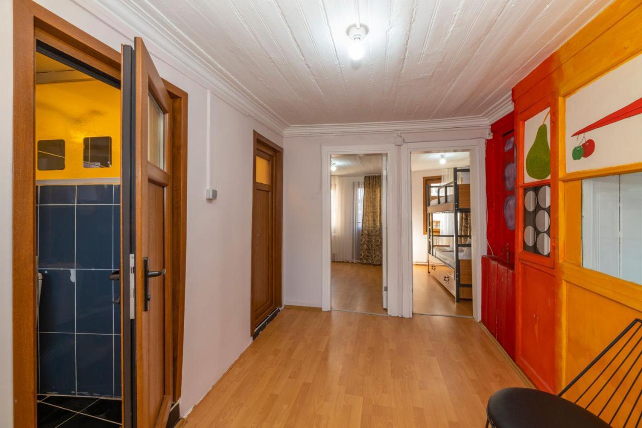 Taksim Wooden House Hostel Istanbul Exterior photo